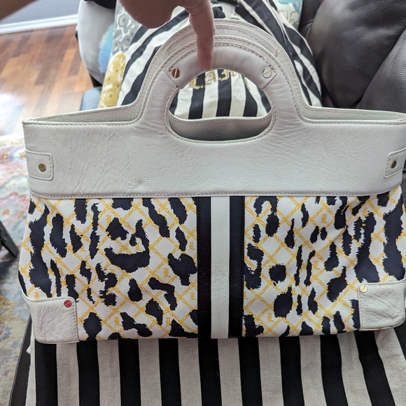 L.A.M.B leather handbag - Picture 3 of 4